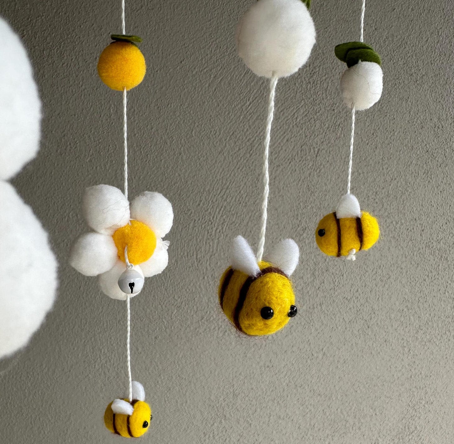 Bumblebees and flowers baby mobile, bee nursery decor theme, crib hanging decoration, bumble bee decor, busy bee baby gift,baby shower gift
