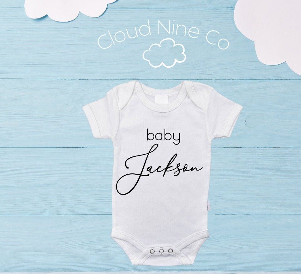 Custom baby name bodysuit, simple pregnancy announcement outfit, custom pregnancy reveal onesie, gender neutral baby reveal,baby name onesie