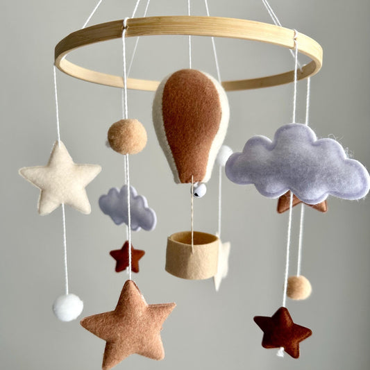 Sky-themed baby cot mobile, hot air balloon nursery, clouds and stars crib mobile, gender neutral baby gift, nursery decor, baby shower gift
