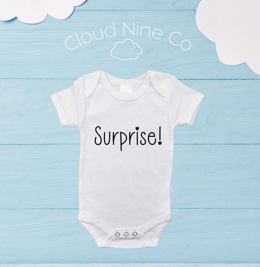 Surprise! Pregnancy announcement bodysuit, baby announcement idea, simple personalised newborn reveal romper, baby shower gift