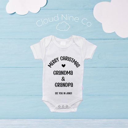 Christmas Pregnancy Reveal Bodysuit, Grandparent Aunt Uncle Cousin Reveal, Xmas Baby Onsie, Festive Photo Prop 2025, We're Having A Baby