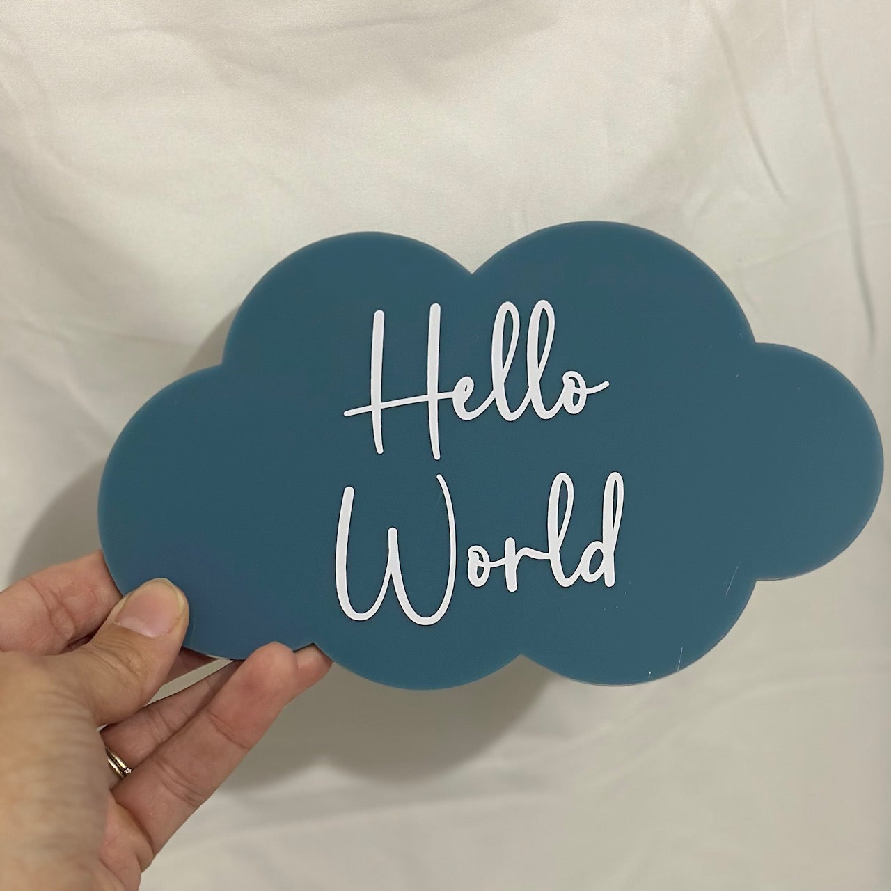 'Hello World' Cloud-Shaped Plaque