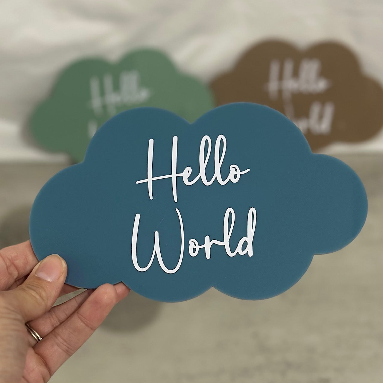 'Hello World' Cloud-Shaped Plaque