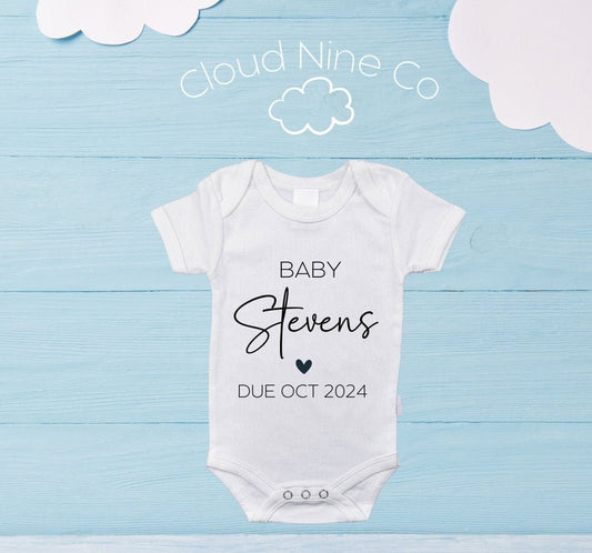 Personalised baby name and due date bodysuit, pregnancy announcement, custom pregnancy reveal onesie, gender neutral new baby reveal outfit